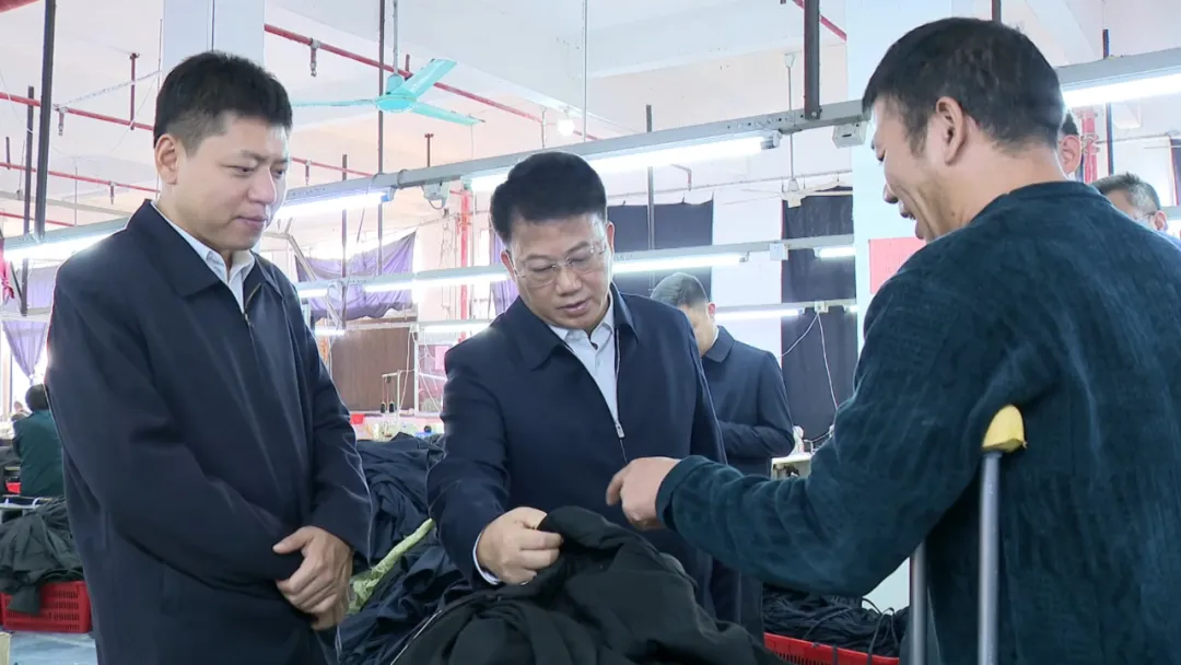 傅小新在竹笮鎮(zhèn)宣講黨的二十屆四中全會(huì)精神